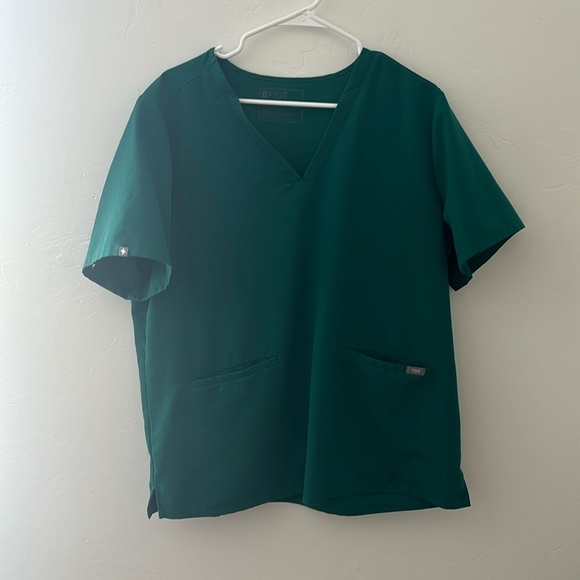 FIGS Casma Three Pocket Scrub Top in Hunter Green - Picture 3 of 7